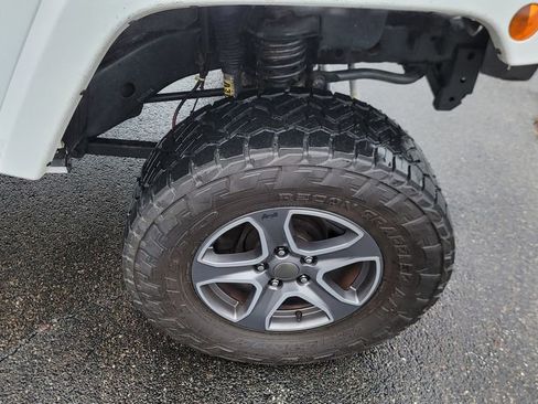 Used 2015 Jeep Wrangler Unlimited Sahara image 15