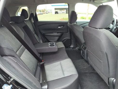 Used 2024 Nissan Rogue SV image 12