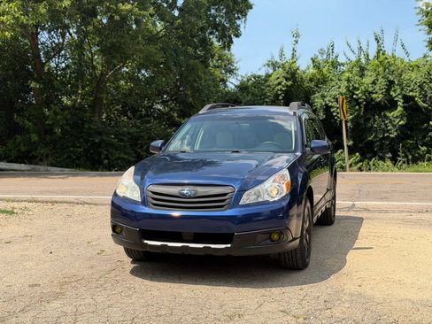 Used 2010 Subaru Outback 2.5i Premium AWD/4WD image 6