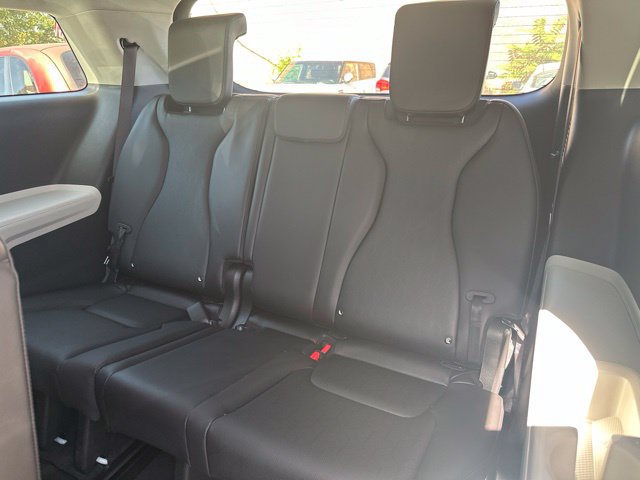 Used 2024 Kia Carnival LX FWD image 9
