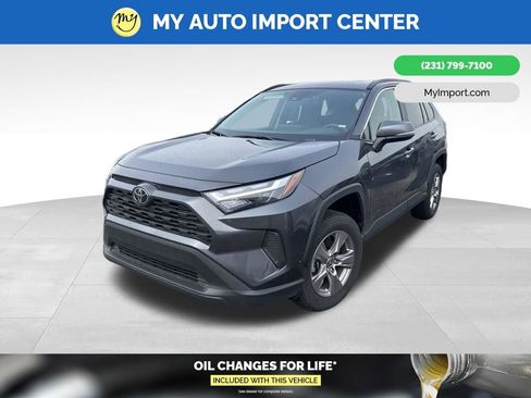 Used 2025 Toyota RAV4 XLE image 3