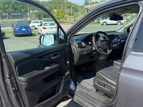 Used 2017 Honda Pilot Touring image 20