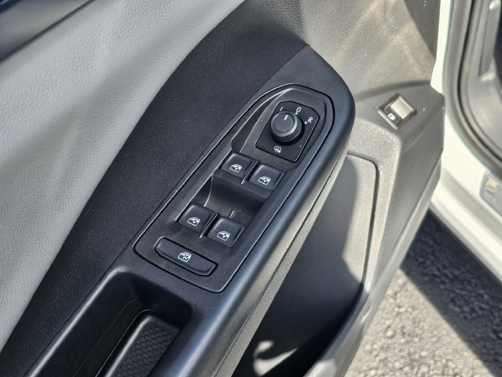 Used 2022 Volkswagen Taos SE FWD image 17