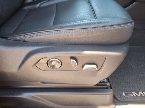 Used 2025 GMC Yukon XL Denali image 14