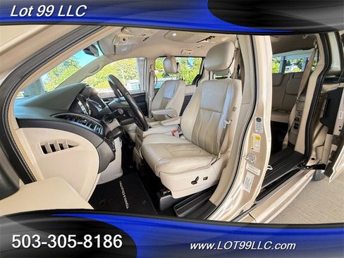Used 2013 Chrysler Town & Country Touring FWD image 7