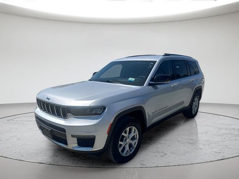 Used 2023 Jeep Grand Cherokee L Limited AWD/4WD image 13