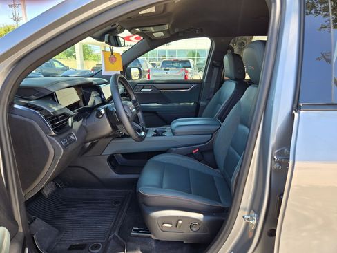 Certified 2024 GMC Acadia AT4 w/ Luxury Package AWD/4WD image 9