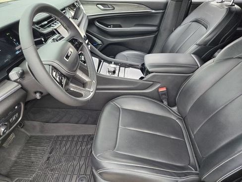 Certified 2022 Jeep Grand Cherokee Overland AWD/4WD image 13
