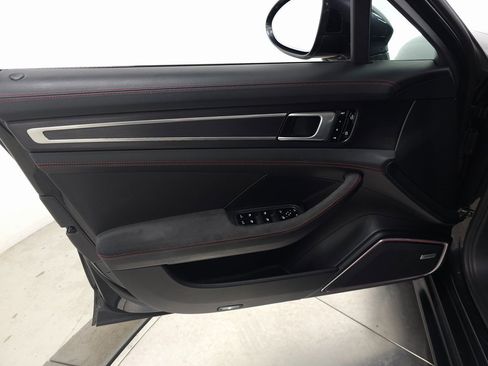 Used 2020 Porsche Panamera GTS image 15
