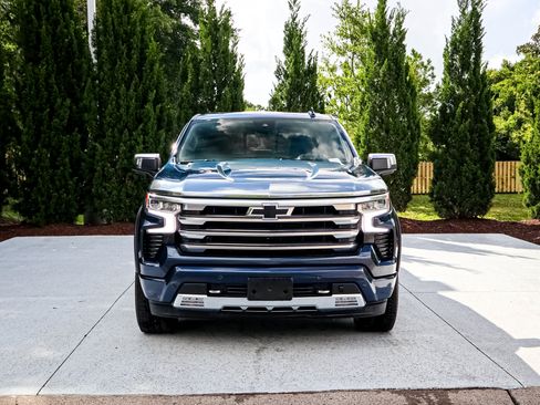 Used 2023 Chevrolet Silverado 1500 High Country w/ Technology Package AWD/4WD image 3
