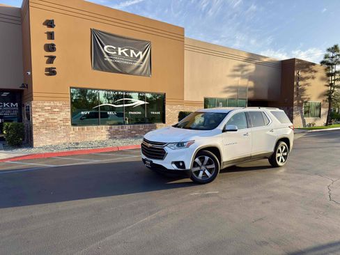 Used 2019 Chevrolet Traverse LT w/ LT Premium Package image 3