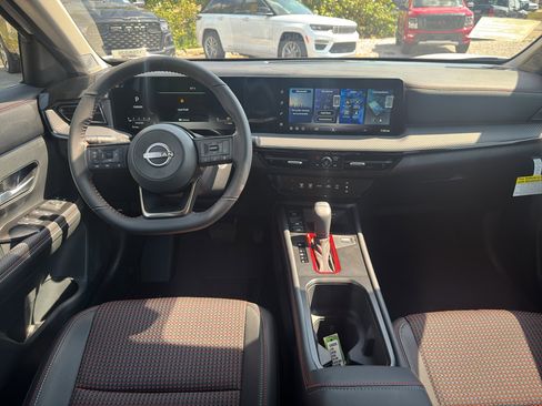 New 2026 Nissan Kicks SR image 12