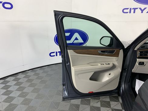 Used 2024 Volkswagen Atlas SE AWD/4WD image 14