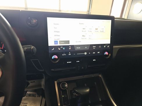 Used 2024 Lexus GX 550 w/ Cold Area Package image 6