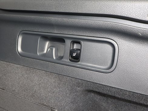 Used 2023 Mercedes-Benz GLC 300 4MATIC image 22