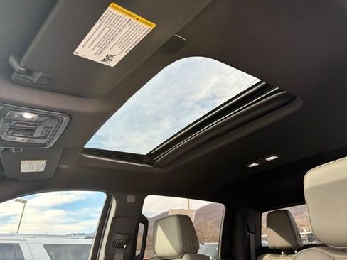 Used 2022 Chevrolet Silverado 1500 ZR2 w/ Technology Package image 31