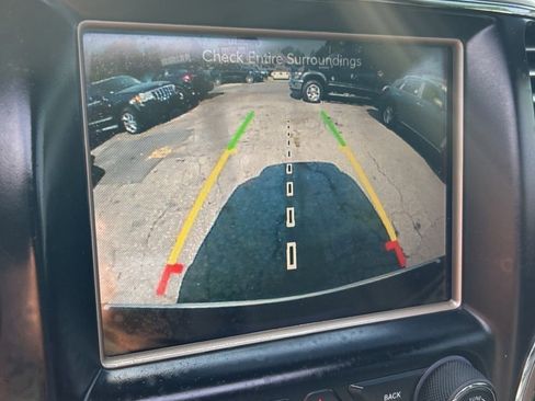 Used 2016 Jeep Grand Cherokee Limited AWD/4WD image 10