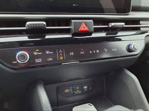New 2026 Kia Sportage X-Line w/ X-Line Premium Package AWD/4WD image 9