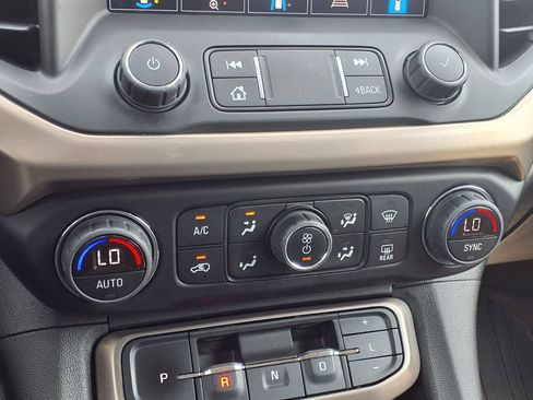 Used 2023 GMC Acadia Denali w/ Denali Technology Package FWD image 10