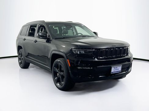 Used 2023 Jeep Grand Cherokee L Limited w/ Black Appearance Package AWD/4WD image 3
