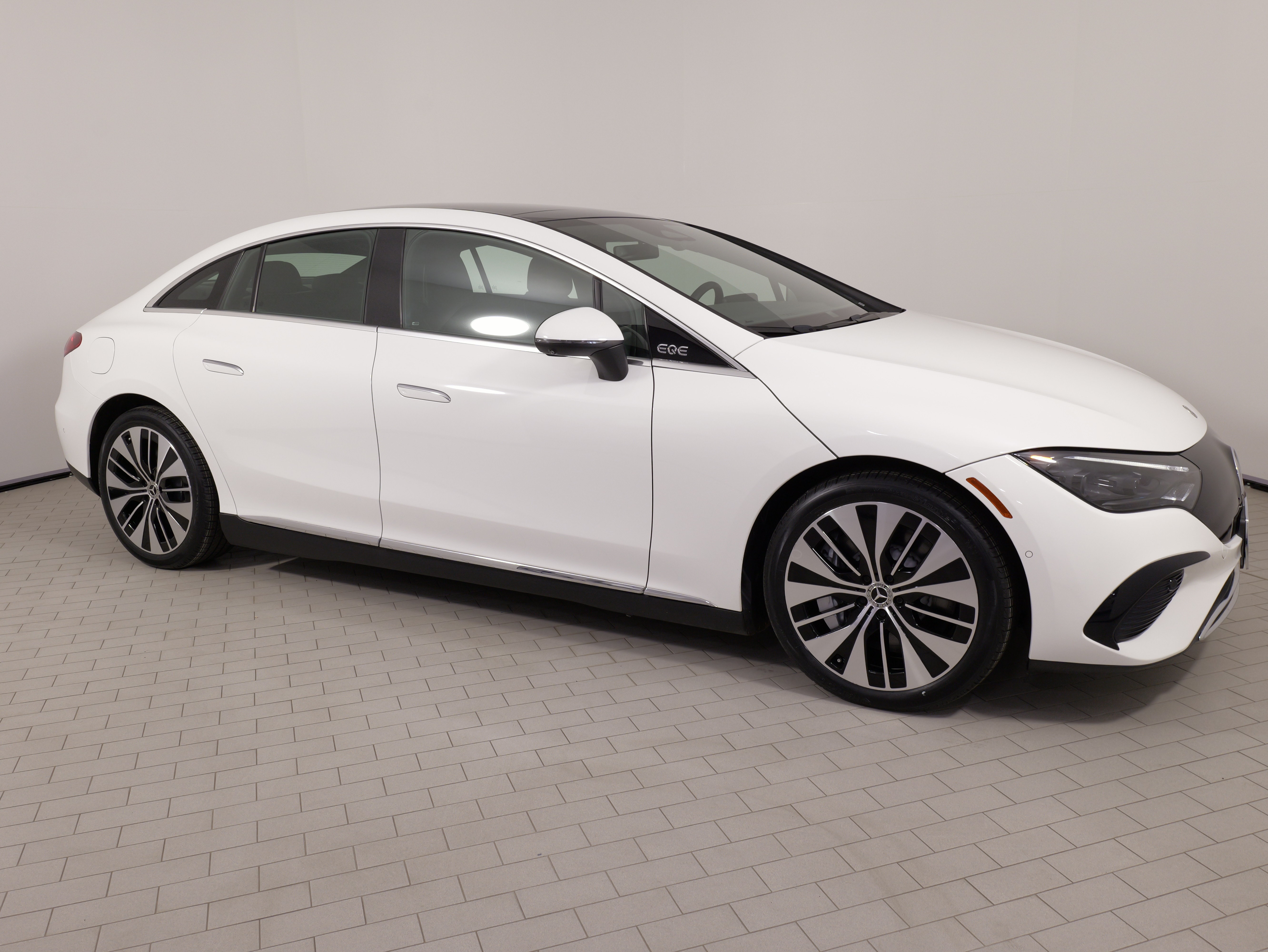 Used 2023 Mercedes-Benz EQE 350+ 4MATIC Sedan w/ Digital Light Package image 9