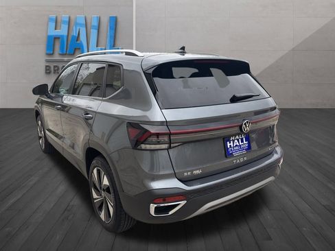 Certified 2025 Volkswagen Taos SE image 8