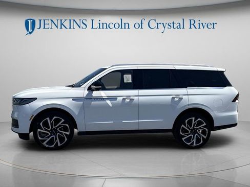 New 2026 Lincoln Navigator Reserve AWD/4WD image 10