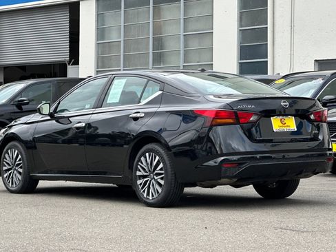 Used 2024 Nissan Altima 2.5 SV AWD/4WD image 7