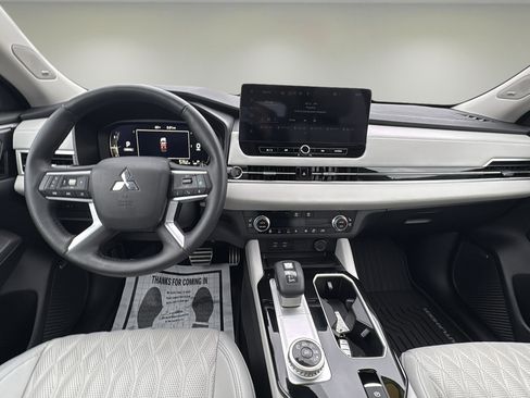 Used 2025 Mitsubishi Outlander SEL image 14