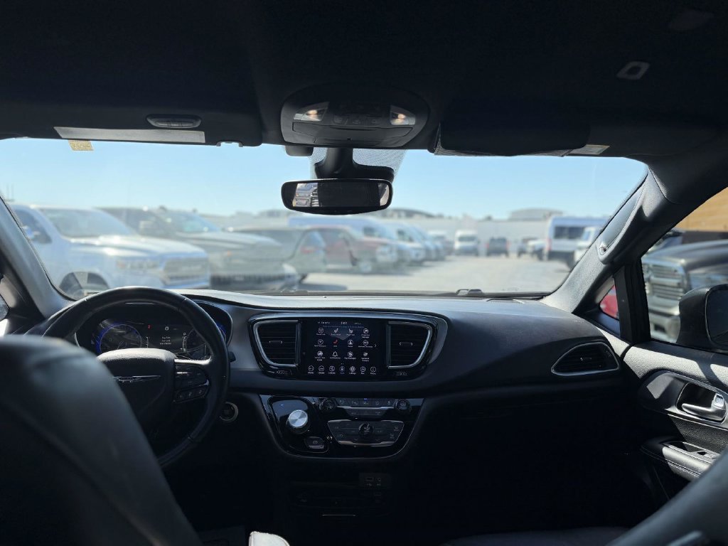 Used 2018 Chrysler Pacifica Touring-L Plus w/ Advanced Safetytec Group FWD image 17