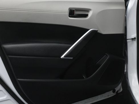 Used 2022 Toyota Corolla Cross LE FWD image 14
