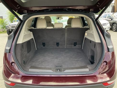 Used 2019 Lincoln MKC Select w/ Select Plus Package AWD/4WD image 9