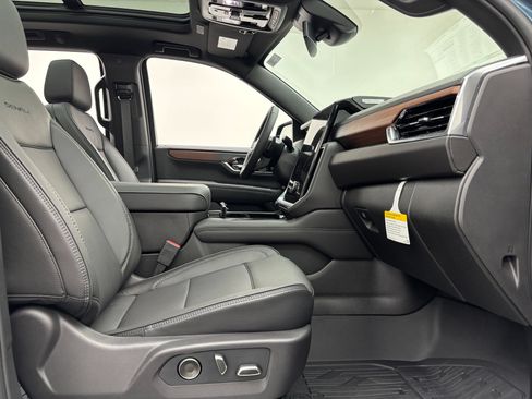 New 2026 GMC Yukon Denali w/ Sun & Power Step Package AWD/4WD image 38