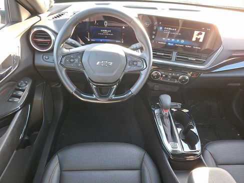 Used 2025 Chevrolet Trax RS w/ Driver Confidence Package image 12