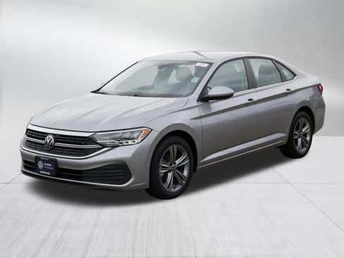 Used 2024 Volkswagen Jetta SE FWD image 3