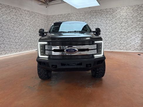 Used 2017 Ford F250 Lariat w/ Lariat Value Package image 2