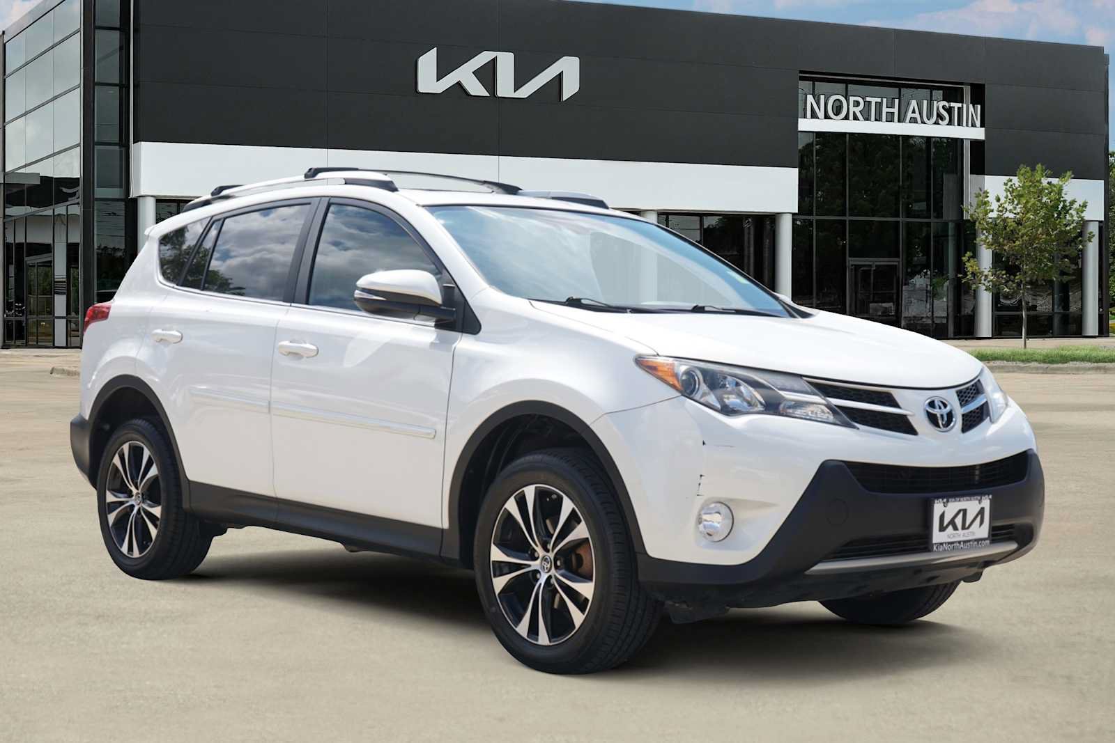 Used 2015 Toyota RAV4 Limited w/ Technology Package FWD image 6