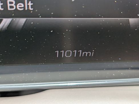 Used 2025 GMC Yukon XL Elevation w/ LPO, Illumination Package AWD/4WD image 15