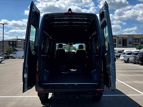 Used 2025 Mercedes-Benz Sprinter 2500 image 20