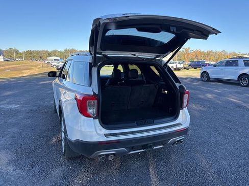 Used 2024 Ford Explorer Platinum w/ Technology Package image 14