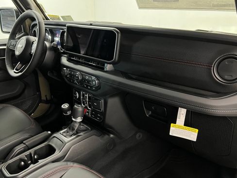 New 2025 Jeep Gladiator Rubicon AWD/4WD image 23