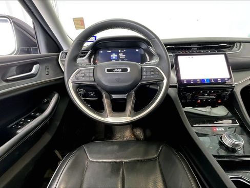 Used 2023 Jeep Grand Cherokee L Limited w/ Luxury Tech Group II image 14