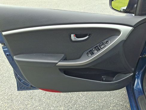 Used 2016 Hyundai Elantra GT FWD image 13