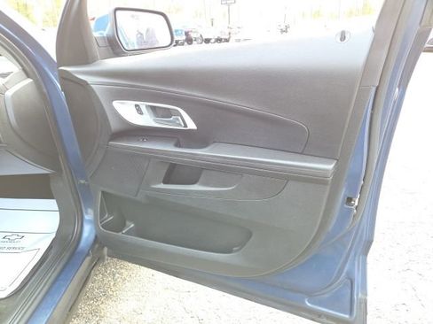 Used 2017 Chevrolet Equinox LT w/ Convenience Package image 40