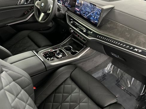 Used 2026 BMW X7 xDrive40i w/ Executive Package image 16