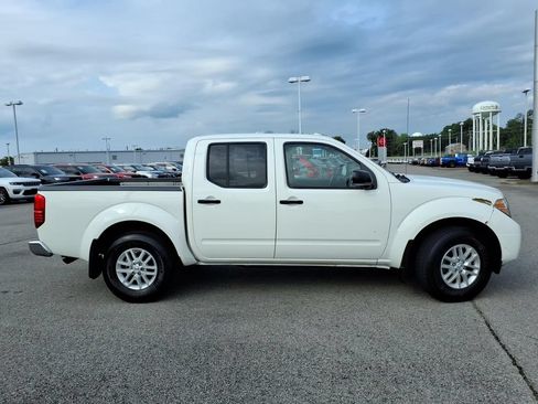 Used 2017 Nissan Frontier SV w/ SV Value Truck Package AWD/4WD image 2