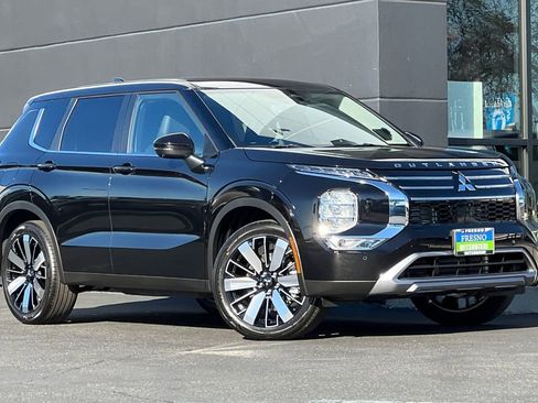 New 2026 Mitsubishi Outlander SE image 3