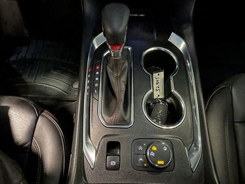 Used 2023 Chevrolet Traverse RS image 36