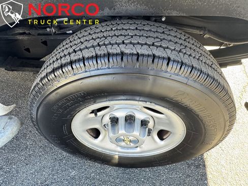 Used 2023 Chevrolet Express 2500 w/ Driver Convenience Package image 15