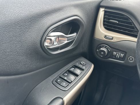 Used 2018 Jeep Cherokee Limited w/ High Altitude Package image 26